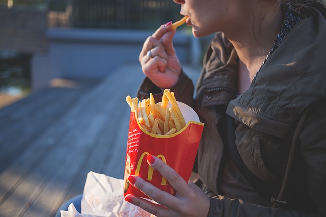 マクドナルドのポテトの値段 最もお得なサイズは何